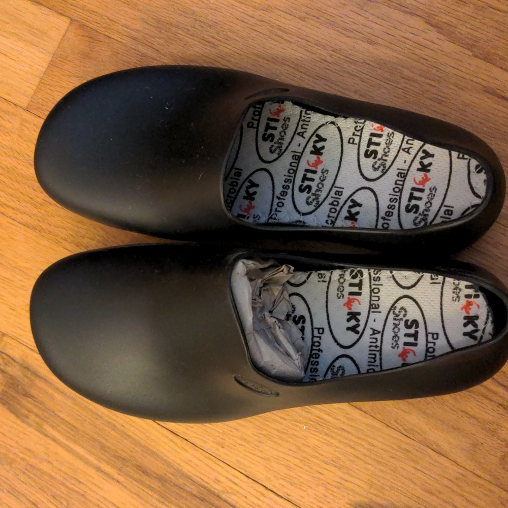 Sticky clog shoes